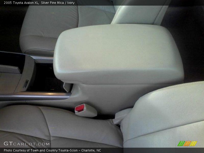 Silver Pine Mica / Ivory 2005 Toyota Avalon XL