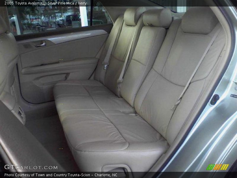 Silver Pine Mica / Ivory 2005 Toyota Avalon XL