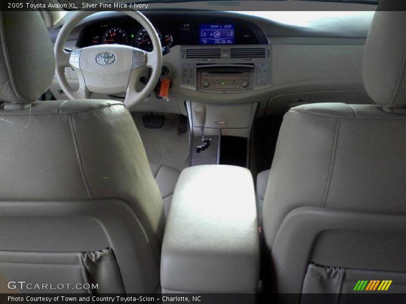 Silver Pine Mica / Ivory 2005 Toyota Avalon XL