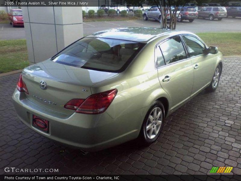 Silver Pine Mica / Ivory 2005 Toyota Avalon XL