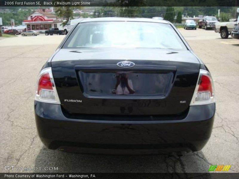 Black / Medium Light Stone 2006 Ford Fusion SE