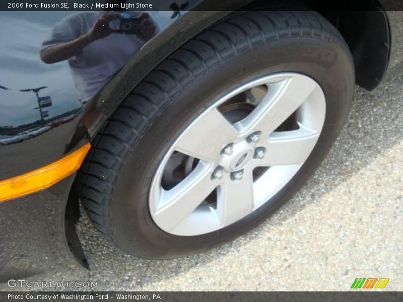 Black / Medium Light Stone 2006 Ford Fusion SE