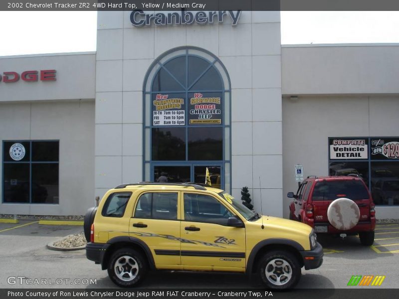 Yellow / Medium Gray 2002 Chevrolet Tracker ZR2 4WD Hard Top