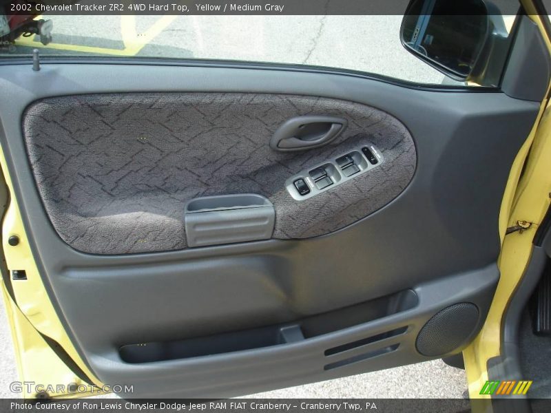 Yellow / Medium Gray 2002 Chevrolet Tracker ZR2 4WD Hard Top