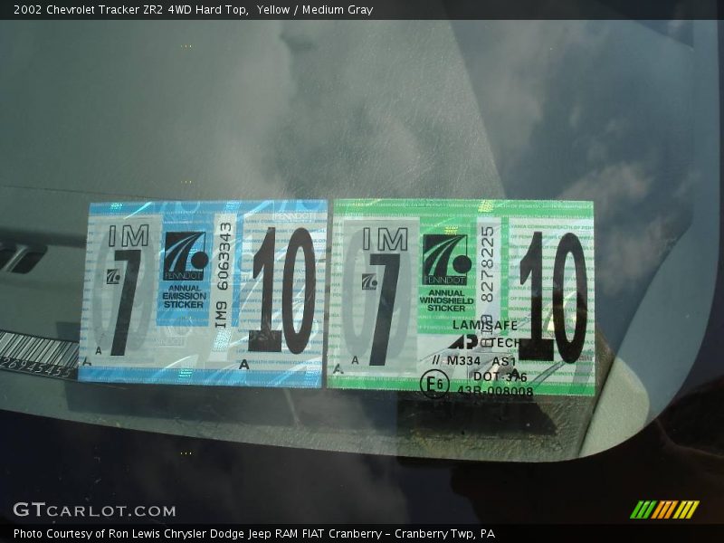 Yellow / Medium Gray 2002 Chevrolet Tracker ZR2 4WD Hard Top