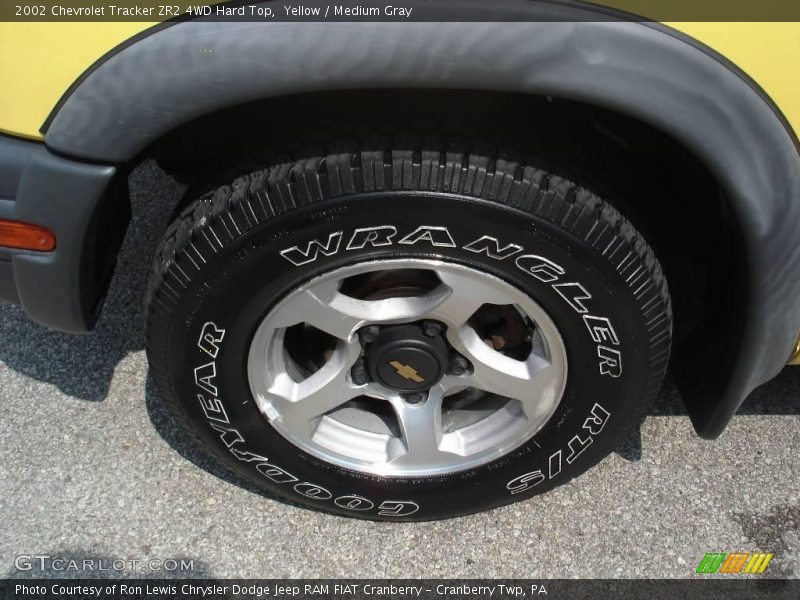 Yellow / Medium Gray 2002 Chevrolet Tracker ZR2 4WD Hard Top