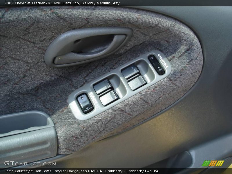 Yellow / Medium Gray 2002 Chevrolet Tracker ZR2 4WD Hard Top