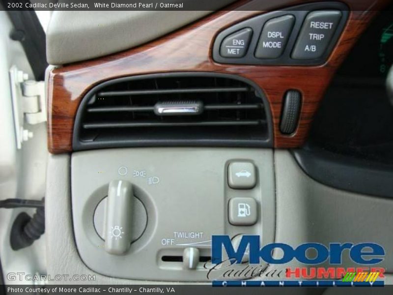 White Diamond Pearl / Oatmeal 2002 Cadillac DeVille Sedan