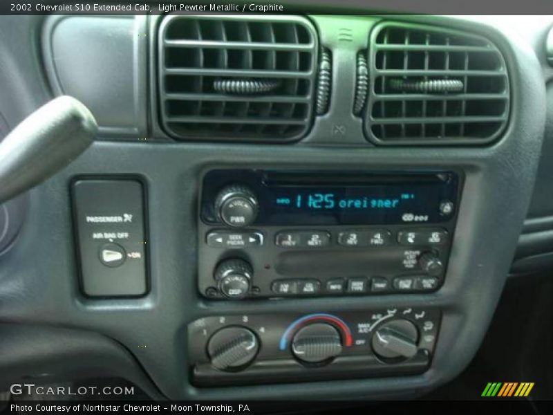 Light Pewter Metallic / Graphite 2002 Chevrolet S10 Extended Cab