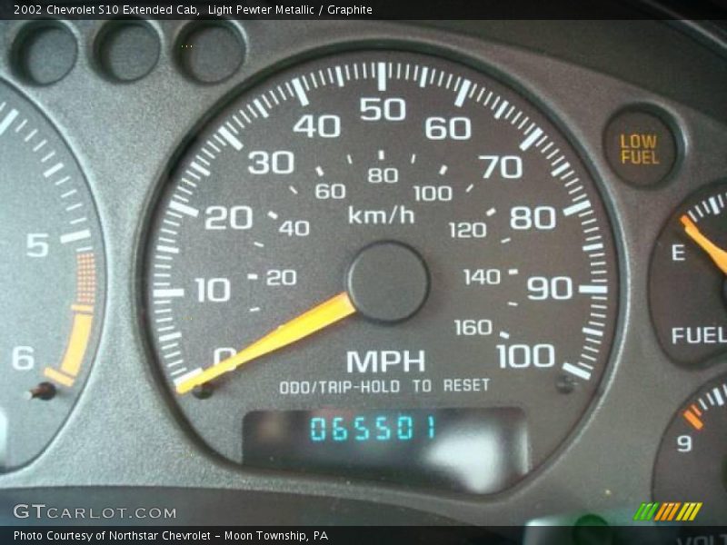 Light Pewter Metallic / Graphite 2002 Chevrolet S10 Extended Cab