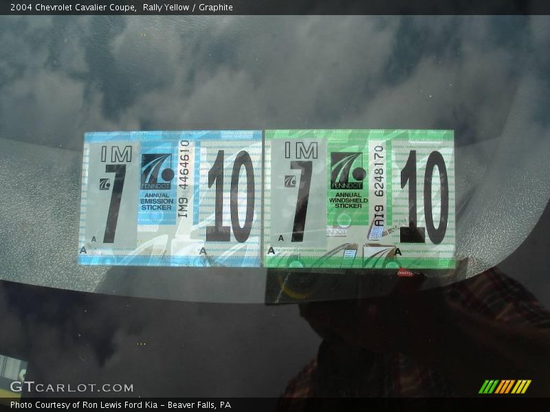 Rally Yellow / Graphite 2004 Chevrolet Cavalier Coupe