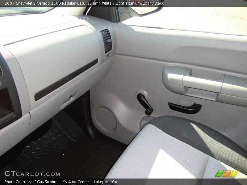 Summit White / Light Titanium/Ebony Black 2007 Chevrolet Silverado 1500 Regular Cab