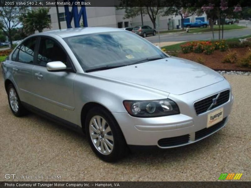 Silver Metallic / Off Black 2005 Volvo S40 2.4i