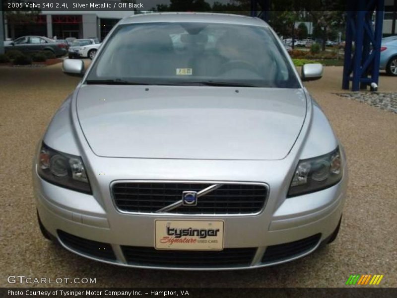 Silver Metallic / Off Black 2005 Volvo S40 2.4i