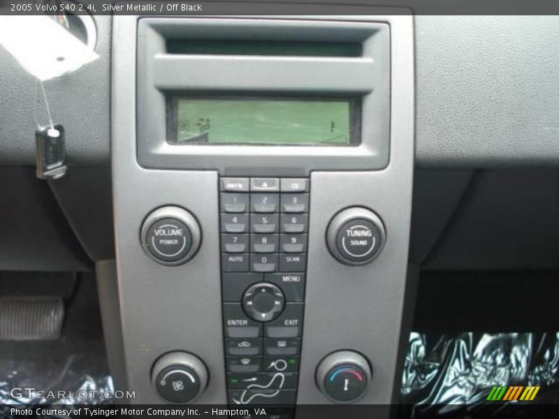 Silver Metallic / Off Black 2005 Volvo S40 2.4i