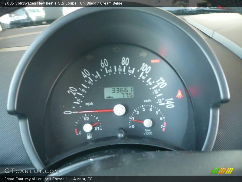Uni Black / Cream Beige 2005 Volkswagen New Beetle GLS Coupe