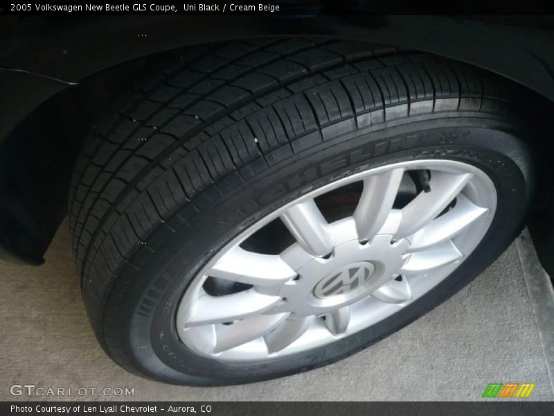 Uni Black / Cream Beige 2005 Volkswagen New Beetle GLS Coupe