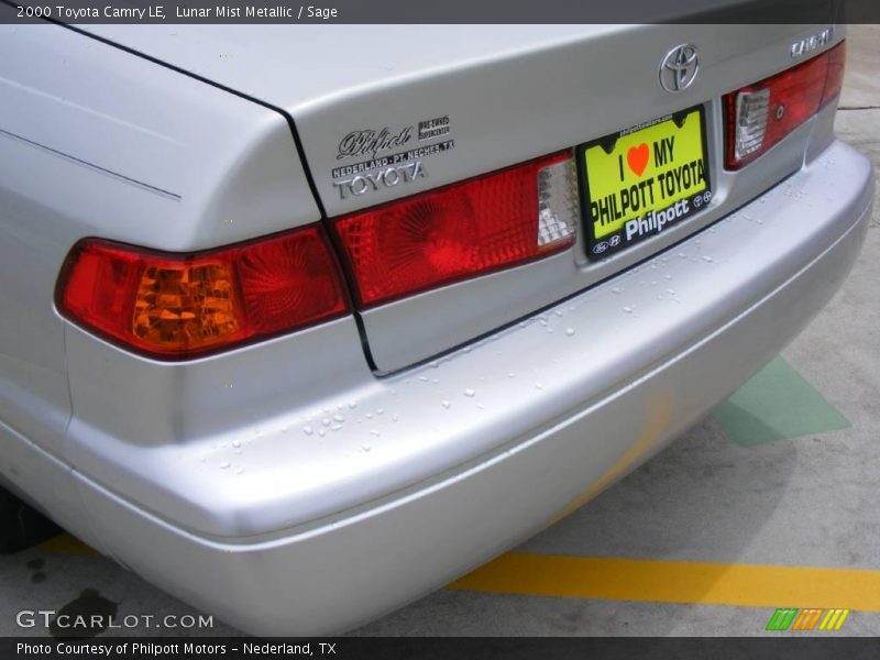 Lunar Mist Metallic / Sage 2000 Toyota Camry LE