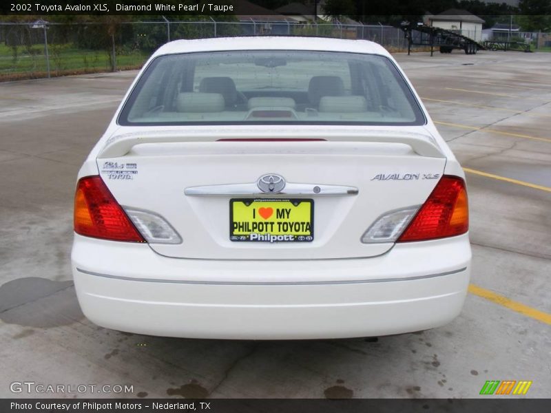 Diamond White Pearl / Taupe 2002 Toyota Avalon XLS