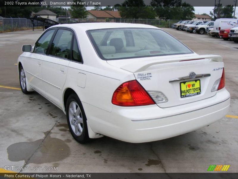 Diamond White Pearl / Taupe 2002 Toyota Avalon XLS
