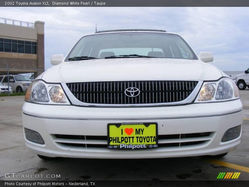 Diamond White Pearl / Taupe 2002 Toyota Avalon XLS