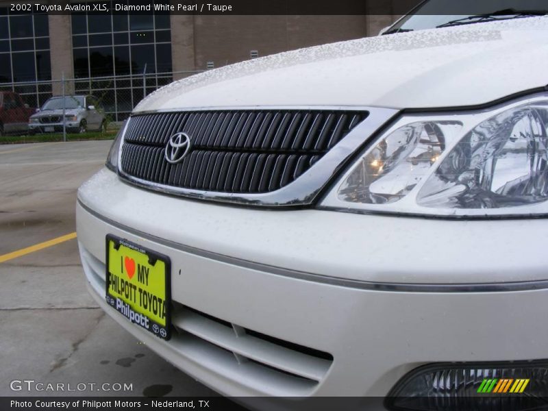 Diamond White Pearl / Taupe 2002 Toyota Avalon XLS