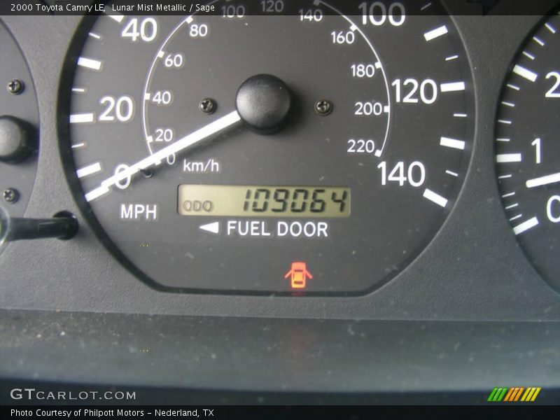 Lunar Mist Metallic / Sage 2000 Toyota Camry LE