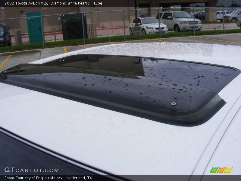 Diamond White Pearl / Taupe 2002 Toyota Avalon XLS