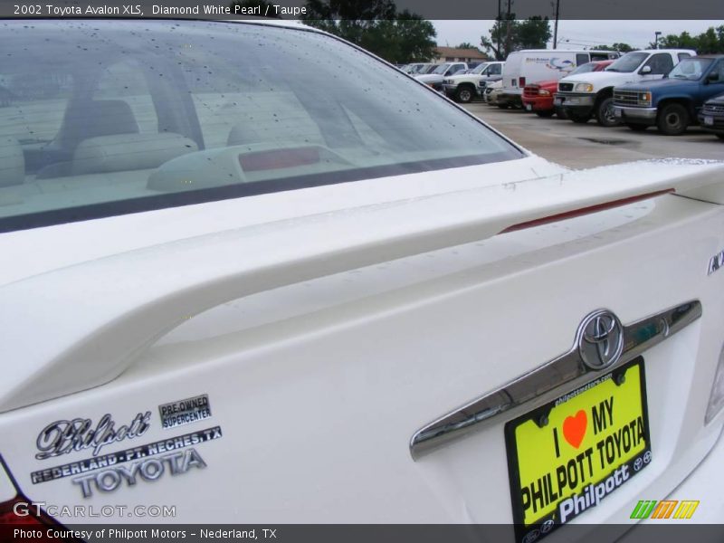 Diamond White Pearl / Taupe 2002 Toyota Avalon XLS