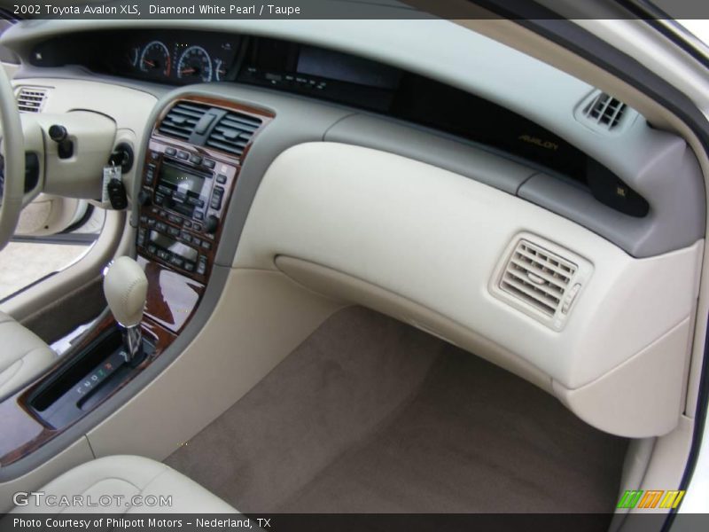 Diamond White Pearl / Taupe 2002 Toyota Avalon XLS