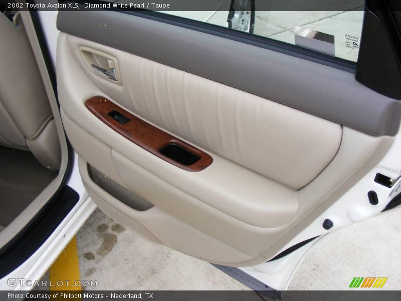 Diamond White Pearl / Taupe 2002 Toyota Avalon XLS