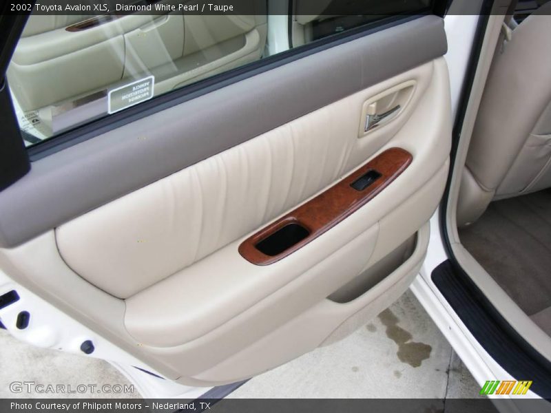 Diamond White Pearl / Taupe 2002 Toyota Avalon XLS