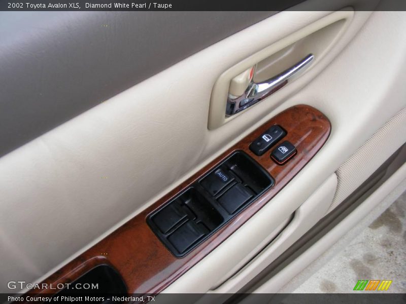 Diamond White Pearl / Taupe 2002 Toyota Avalon XLS