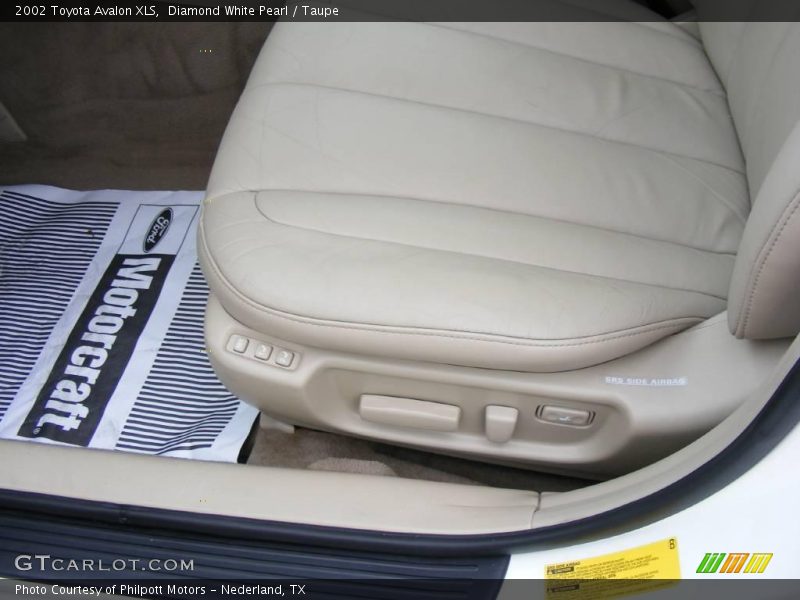 Diamond White Pearl / Taupe 2002 Toyota Avalon XLS