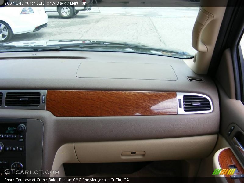 Onyx Black / Light Tan 2007 GMC Yukon SLT