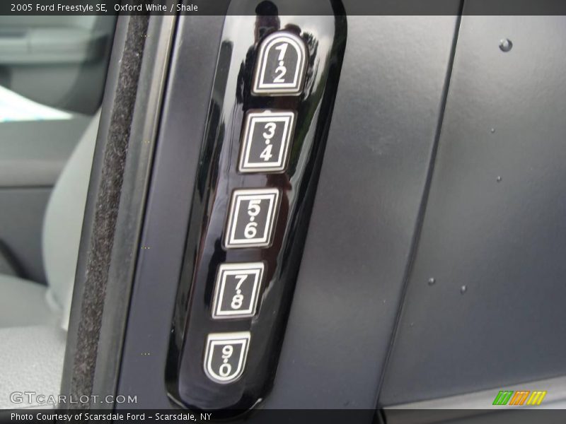 Oxford White / Shale 2005 Ford Freestyle SE