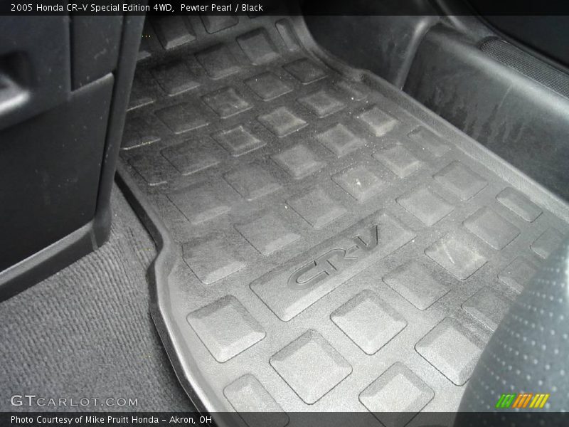 Pewter Pearl / Black 2005 Honda CR-V Special Edition 4WD