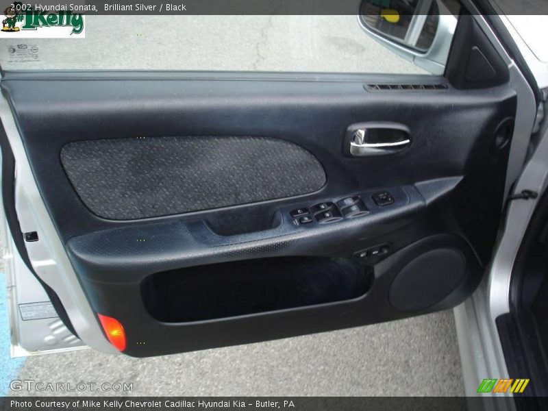 Brilliant Silver / Black 2002 Hyundai Sonata