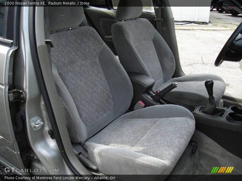 Radium Metallic / Stone 2000 Nissan Sentra XE