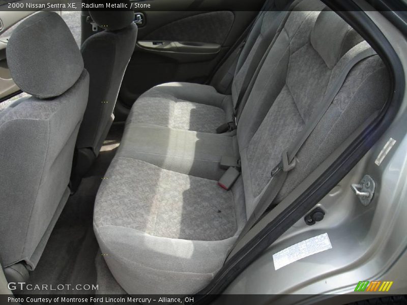 Radium Metallic / Stone 2000 Nissan Sentra XE