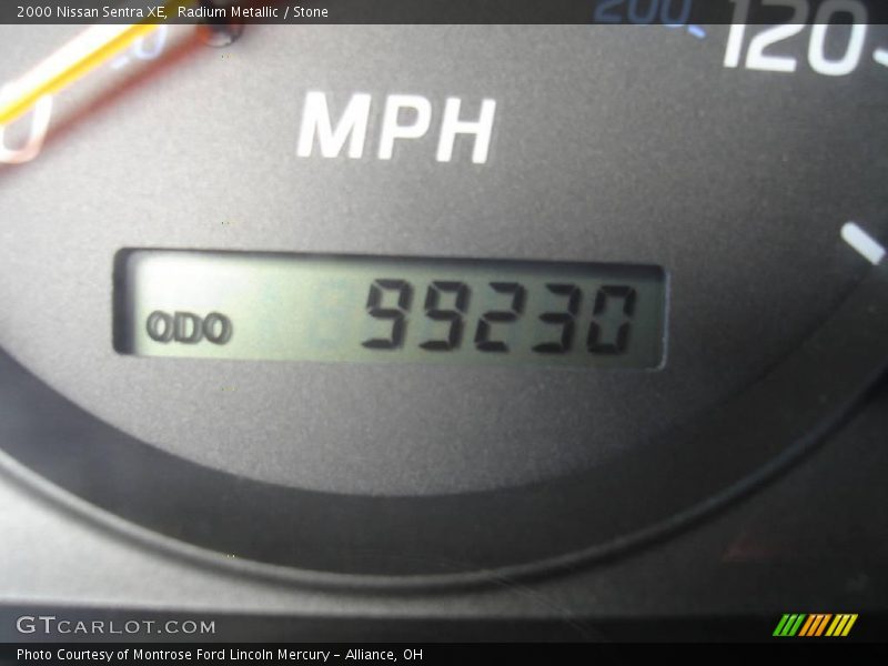 Radium Metallic / Stone 2000 Nissan Sentra XE