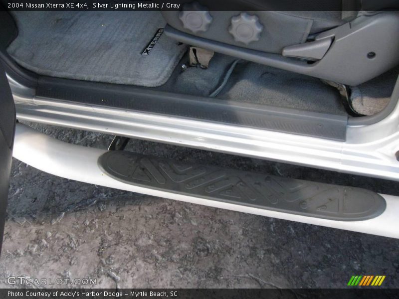 Silver Lightning Metallic / Gray 2004 Nissan Xterra XE 4x4