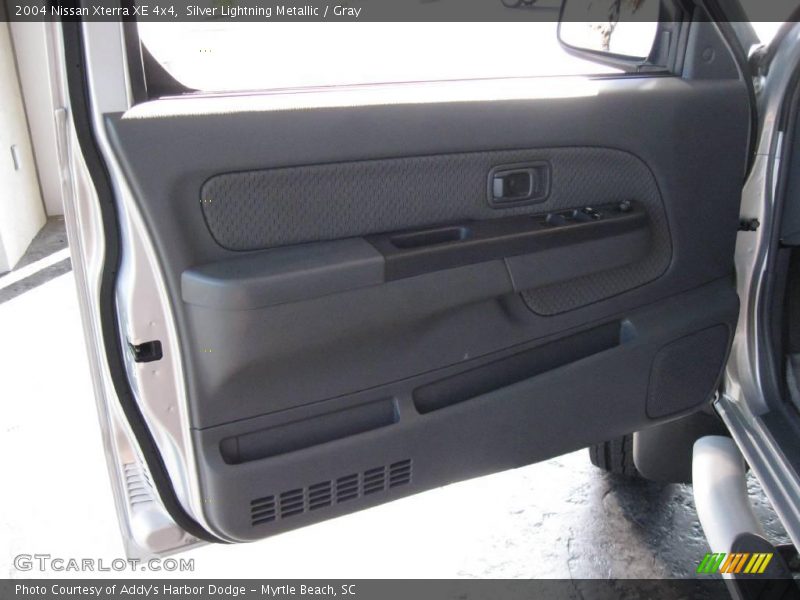 Silver Lightning Metallic / Gray 2004 Nissan Xterra XE 4x4
