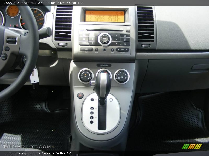 Brilliant Silver / Charcoal 2009 Nissan Sentra 2.0 S