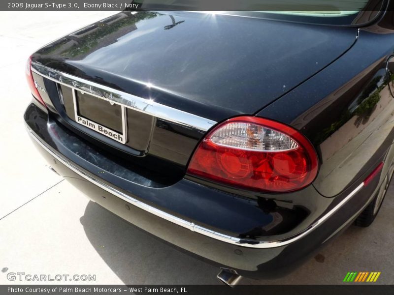 Ebony Black / Ivory 2008 Jaguar S-Type 3.0