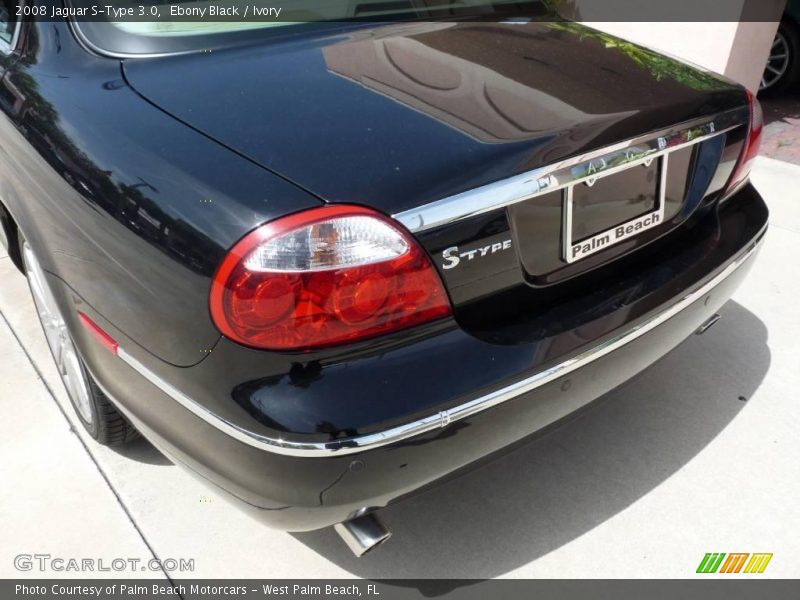 Ebony Black / Ivory 2008 Jaguar S-Type 3.0