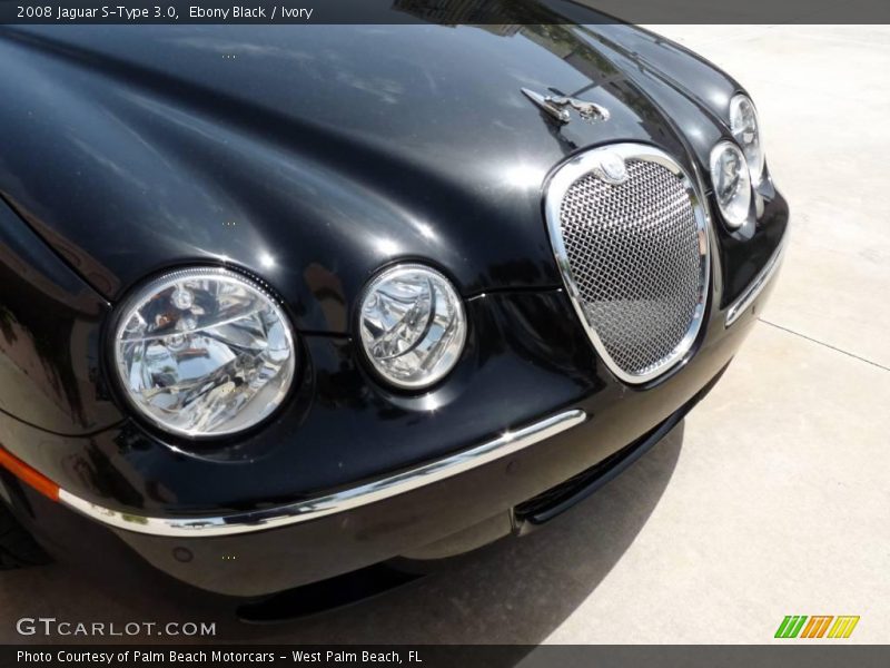 Ebony Black / Ivory 2008 Jaguar S-Type 3.0