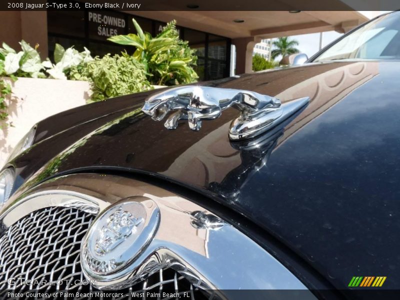 Ebony Black / Ivory 2008 Jaguar S-Type 3.0