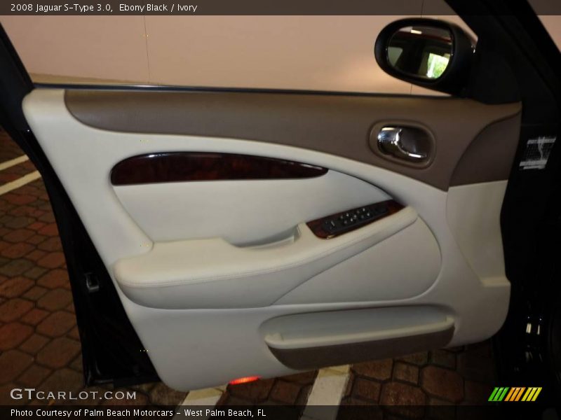Ebony Black / Ivory 2008 Jaguar S-Type 3.0