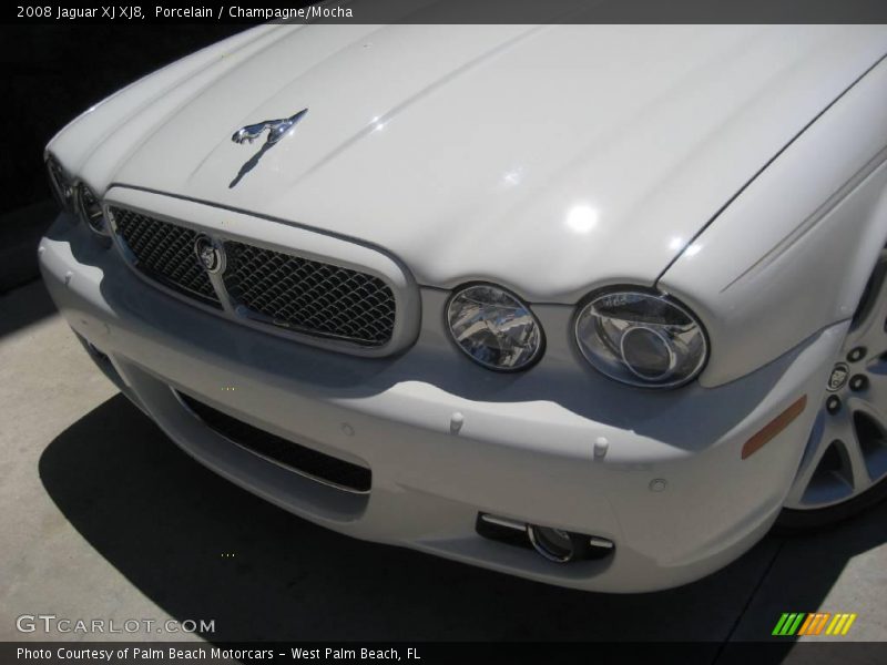 Porcelain / Champagne/Mocha 2008 Jaguar XJ XJ8